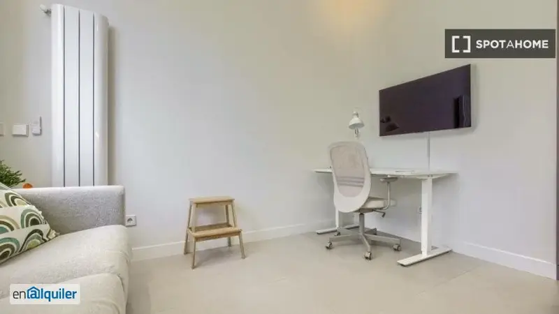Estudio Amueblado en Marroquina con Wifi y Lavanderia