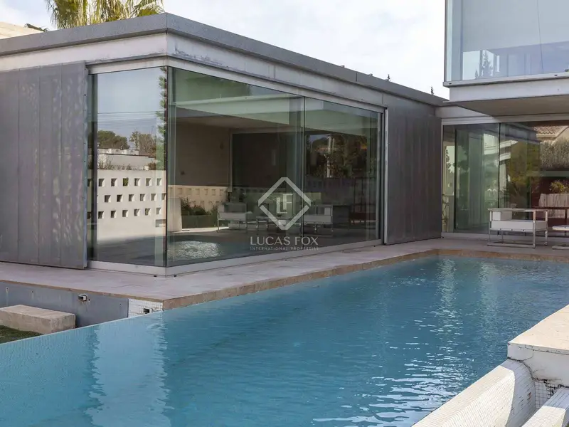 Chalet Moderno en Riba roja de Turia con Piscina y Jardin