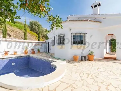 Villa de 5 Dormitorios con Piscina en Competa