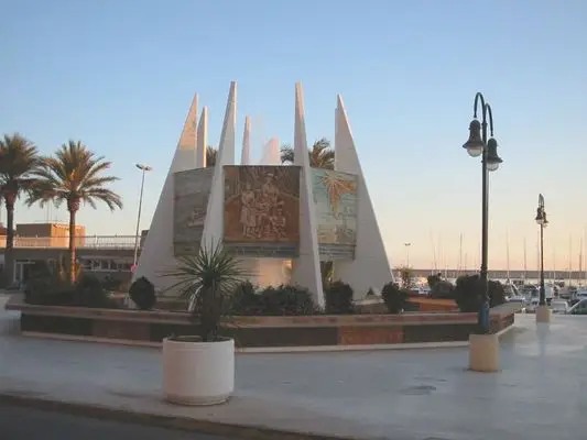 Garaje en venta, C. Estocolmo, 2 (Torrevieja, Alicante) - Servihabitat
