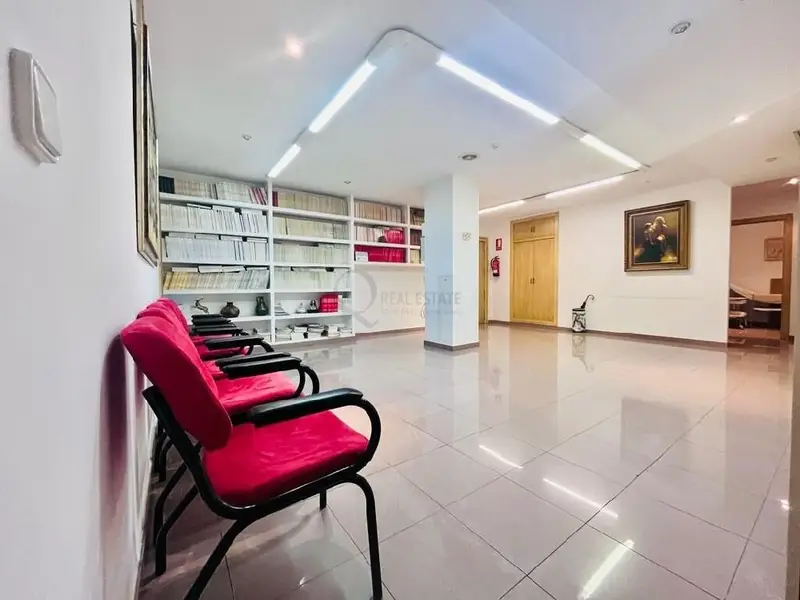 Venta Piso con Garaje en Centro Alicante - Clinica Medica para Reformar
