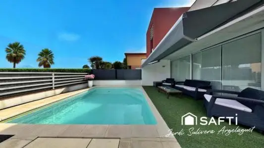 Chalet Familiar Banyoles con Piscina y Eficiencia Energetica