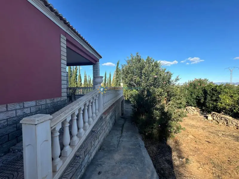 Chalet en venta con gran potencial y altos ingresos