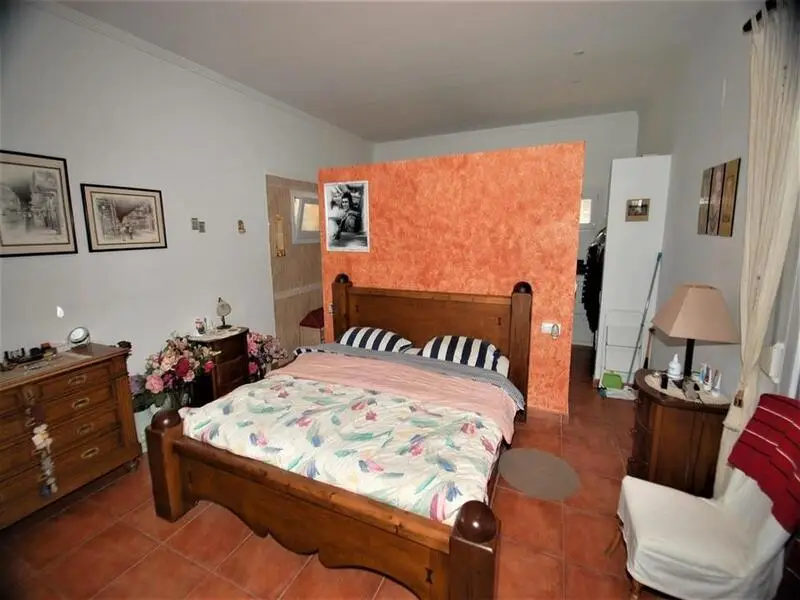 Villa en Orba con 3 dormitorios, piscina y garaje