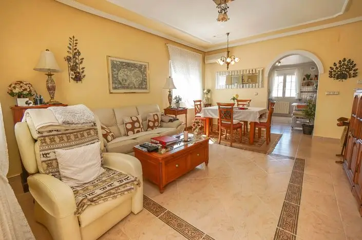 Villa 3 Dormitorios en Venta Comunidad Tranquila Cerca Servicios