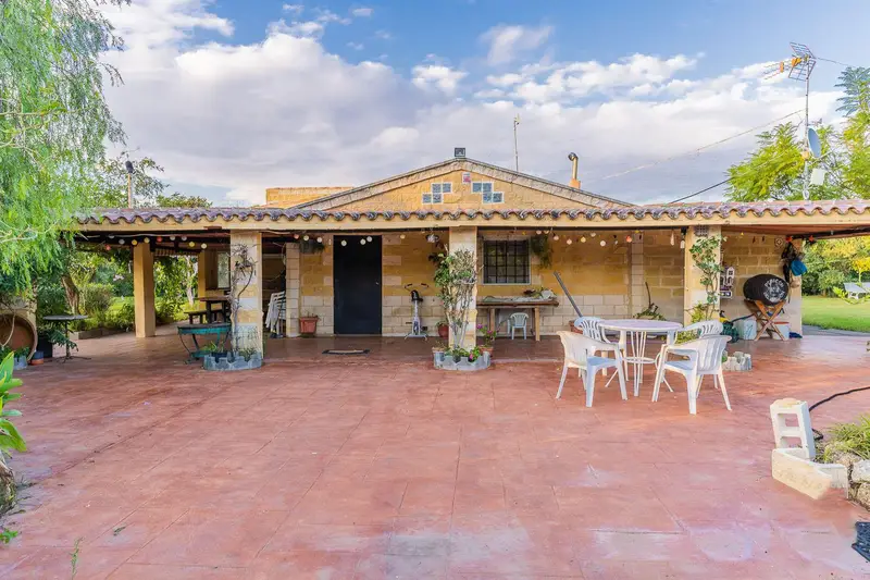 Finca Rustica con Viñedo y Almazara en Venta