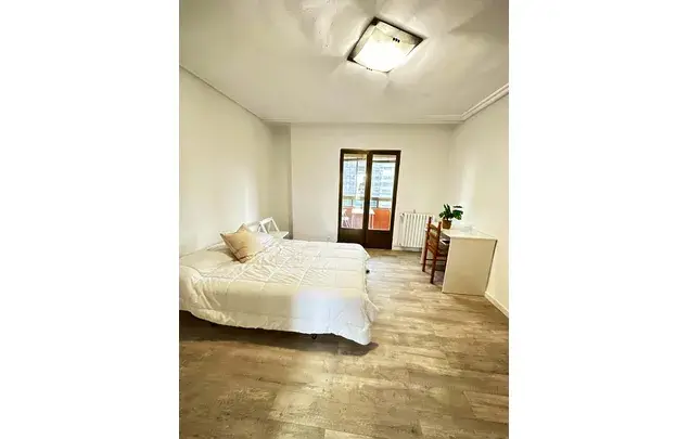 Habitacion en Pamplona Calle Monasterio de Irache