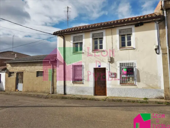 Casa Tradicional con Patio a Reformar cerca de Le	ón