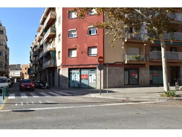 Local Esquinero en Alquiler Gran Fachada 182m2