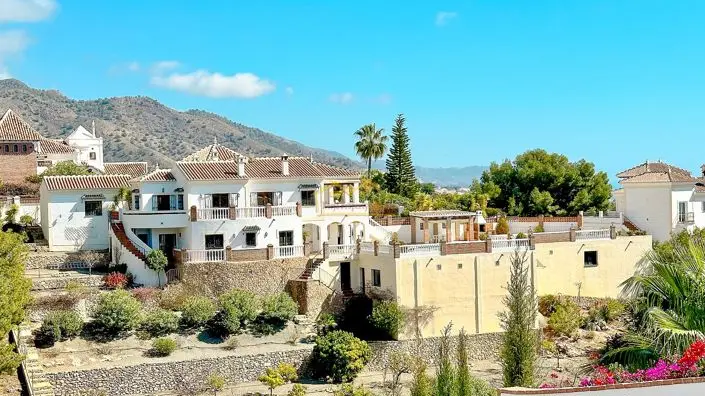 Villa de Lujo 4 Dormitorios Frigiliana Vistas al Mar Piscina Padel