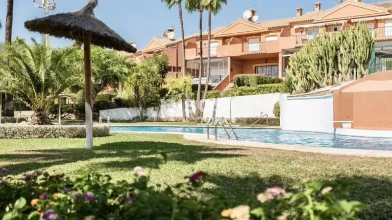 Casa adosada en venta El Paraiso Atalaya Benamara
