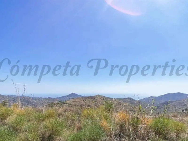 Terreno en Venta cerca de Canillas de Albaida Malaga