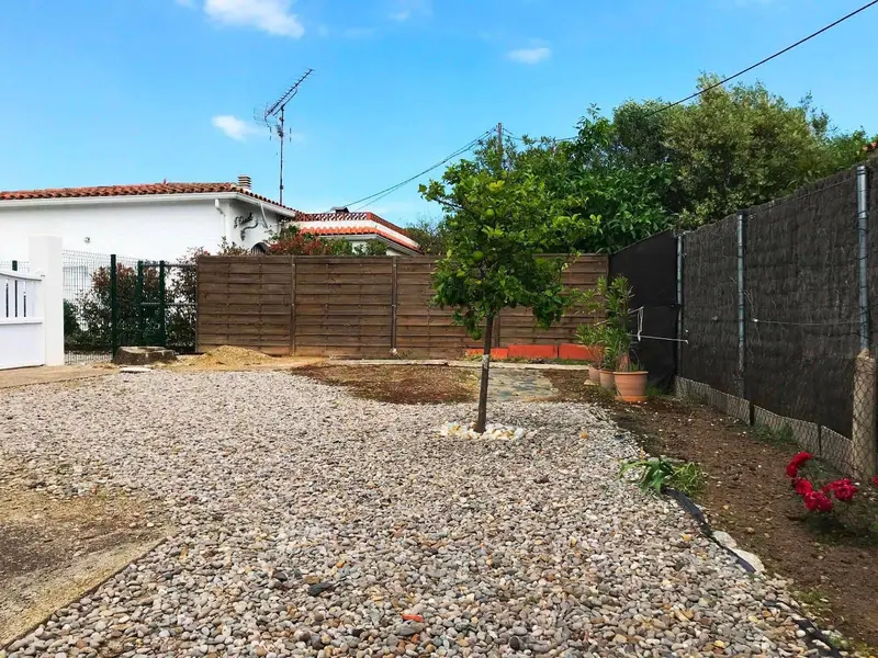 Chalet en venta en Roses Girona con piscina y jardin