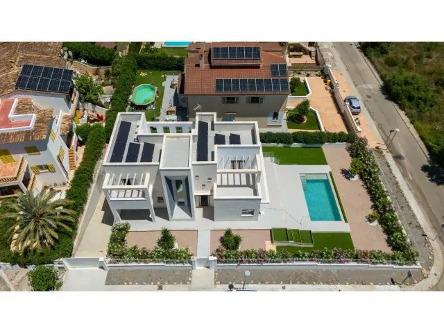Chalet Contemporáneo en Sa Coma con Piscina y 4 Dormitorios