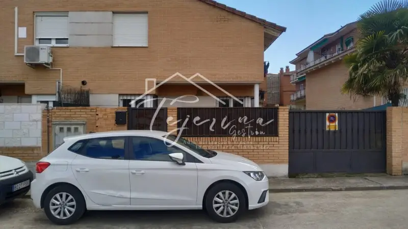 Chalet pareado en venta en Calle Azorín, 3