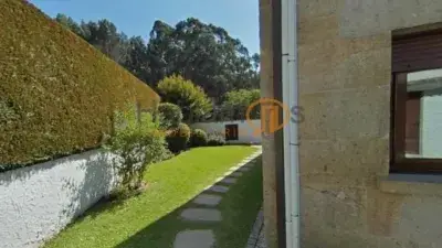 Chalet en Venta Meaño - Casa de Piedra con Garaje y Jardín