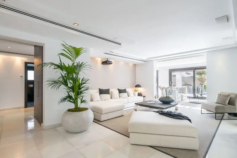 Casa-Villa de 5 Dormitorios alquiler Nueva Andalucia, España