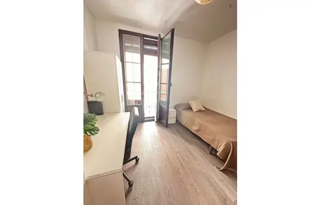 Rent 5 bedroom apartment in Granada