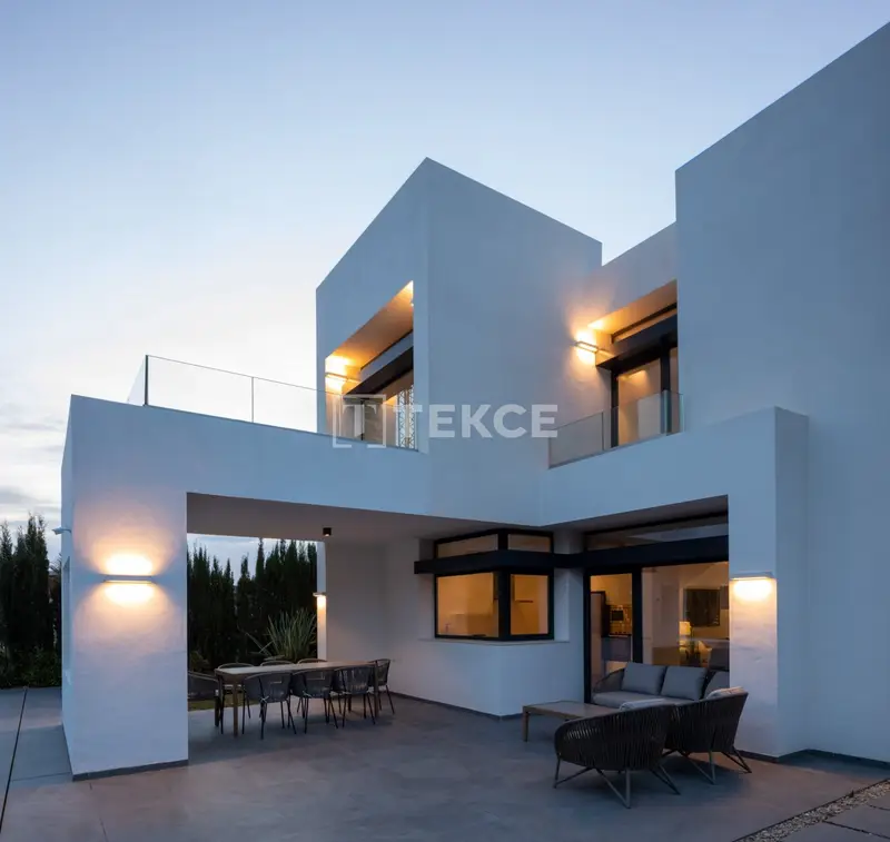 Villas de Lujo en La Manga Club: Arquitectura Vanguardista