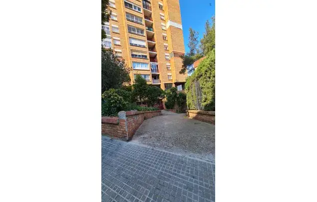 Rent 4 bedroom apartment in Barcelona