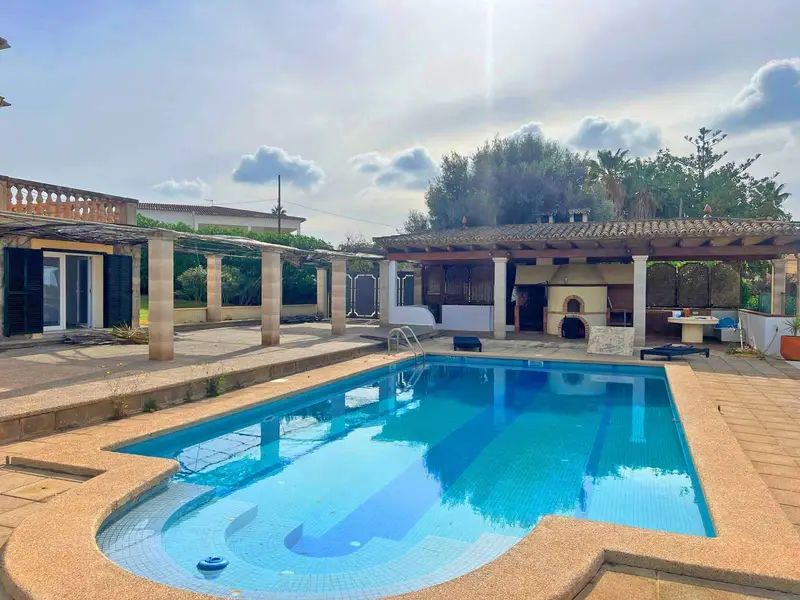 Villa de Lujo en Sa Cabaneta con Piscina y Pista de Tenis