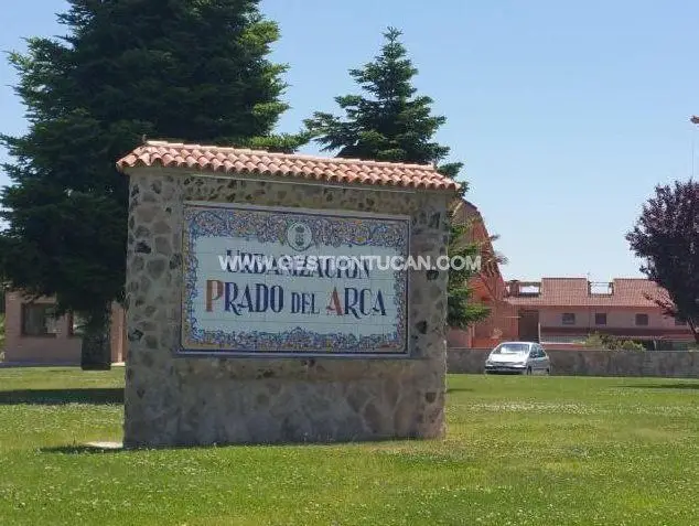 Venta Solar con Piscina en Prado del Arca