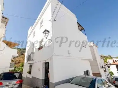 Casa Grande en Cómpeta con Vistas