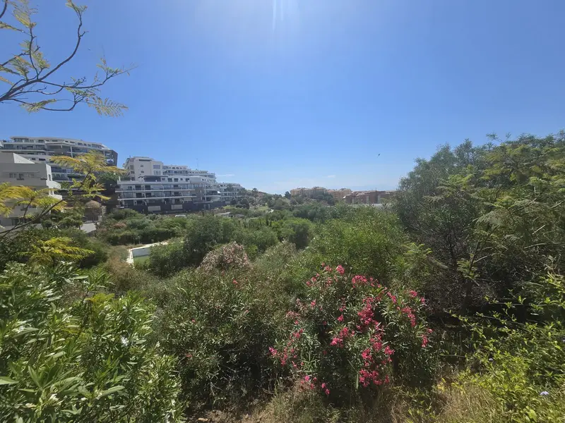 Terreno en Venta Riviera del Sol: 86 Apartamentos con Vistas al Mar