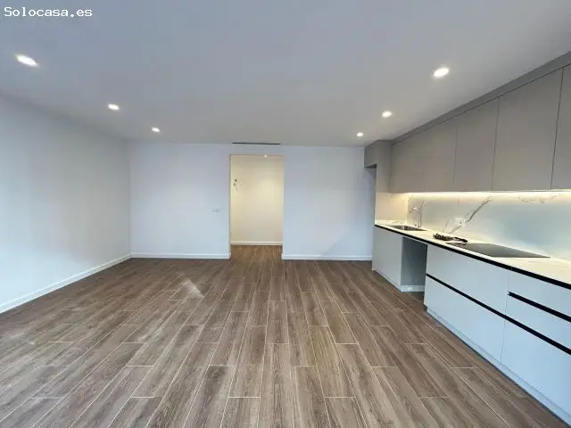 ???? Piso Reformado Con Terraza A Solo 200?M De La Playa – 3 Habitaciones Y 2 Baños En El Centro De