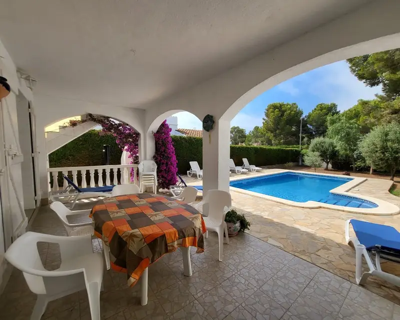 Chalet en venta en L'Ametlla de Mar con piscina y barbacoa