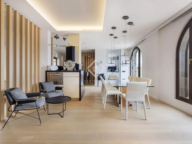 Atico de Lujo en Barcelona 250m2 con Terrazas y Piscina Jacuzzi