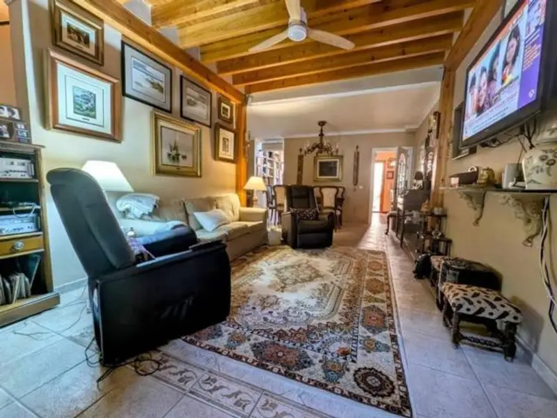 Casa señorial en Almería centro: 330m2, 3 dormitorios, garaje y restaurante
