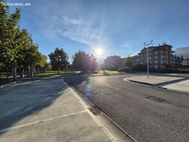 Se Alquila Parcela De Garaje En Villasana