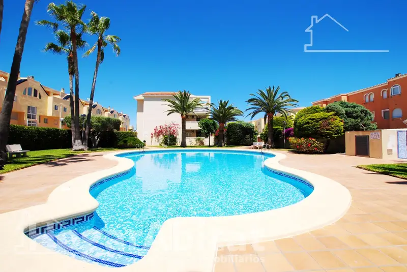 Ático en Dénia con Piscina y Terraza Moderna