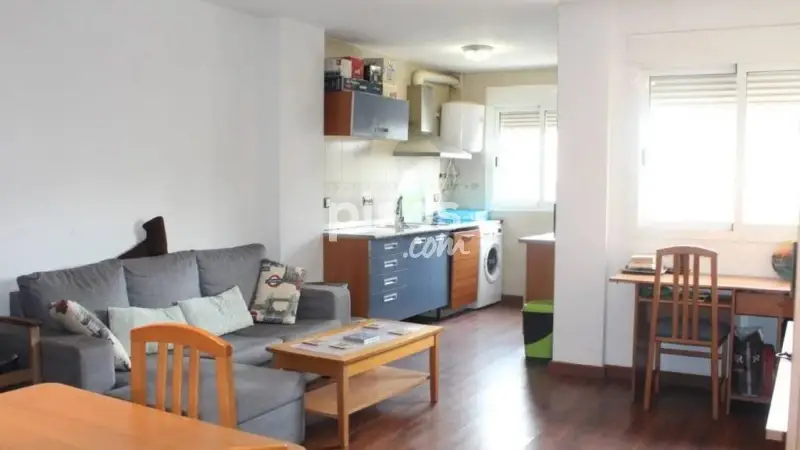 Piso en venta amueblado con garaje cerca de servicios