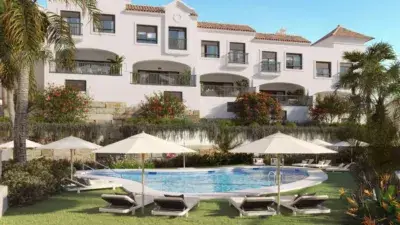 Casa Pareada Moderna en Estepona con Vistas al Mar y Golf