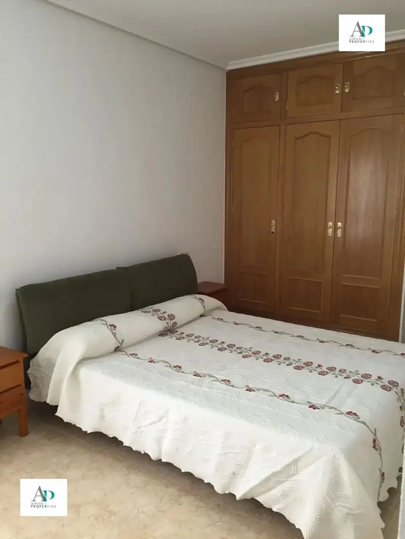 Apartamento en Alquiler Torrevieja 3 Dormitorios Balcón 110m²