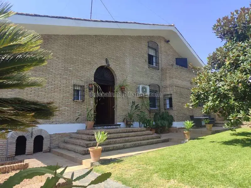 Chalet en Villares Altos Tomares con Piscina y Jardin