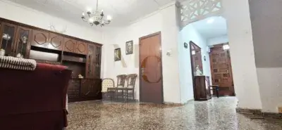 Casa en Sollana con Patio y Construcción Independiente
