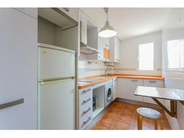 Piso céntrico Las Gabias: 1 dormitorio, soleado, 2 balcones