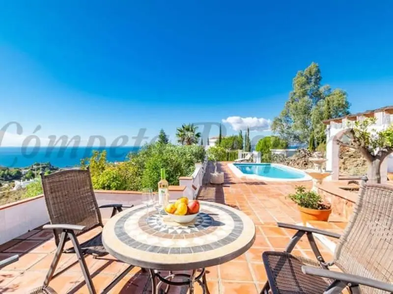 Villa en Torrox con Piscina Privada 3 Dormitorios