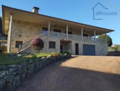 Chalet de Piedra con Vistas al Valle