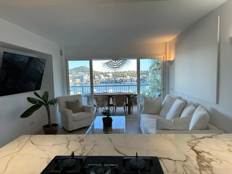 Apartamento en Santa Ponsa con Vistas al Mar y Garaje