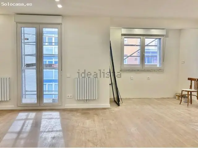 Piso Reformado con Ascensor y Balcones en Venta