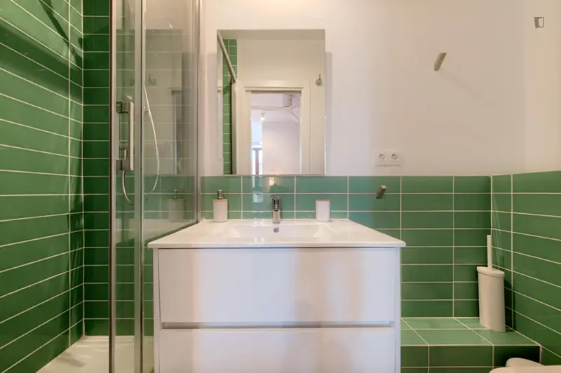 Habitacion Doble con Ba
o Privado en Piso Compartido