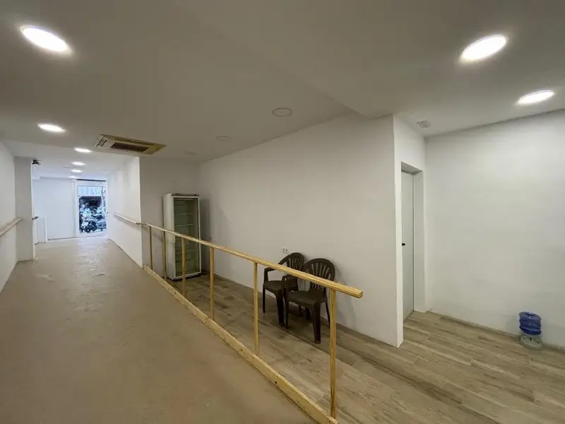 Venta Local Comercial Eixample Barcelona 260m2 Hospital Clínic