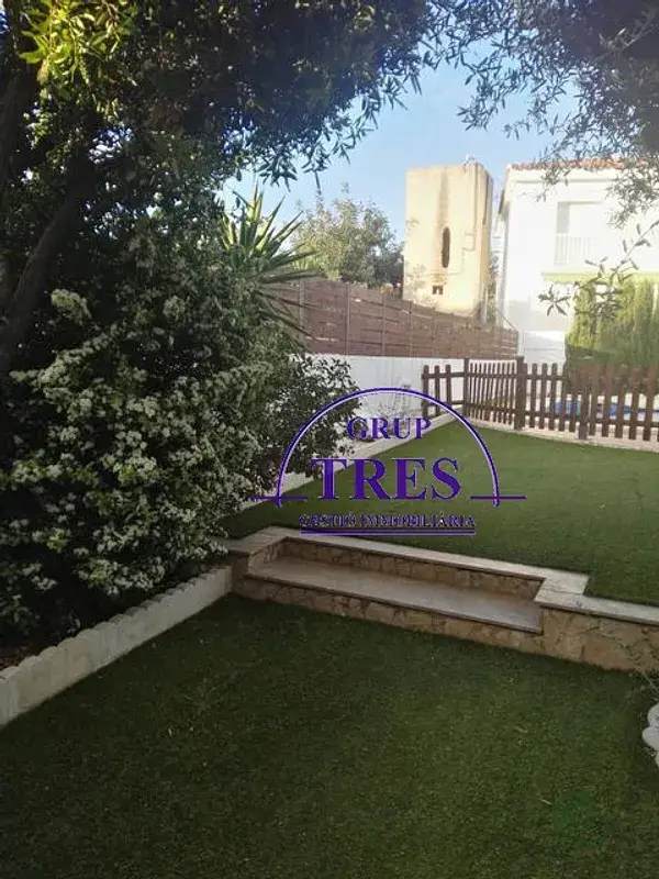 Adosado en Tarragona con Piscina Barbacoa y Jardin