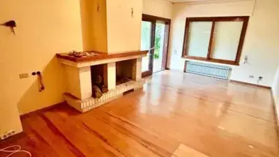 Chalet en venta Oleiros para rehabilitar 700m2 finca 5000m2