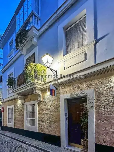 Hotel Boutique en Cádiz: Negocio Rentable en Edificio Histórico