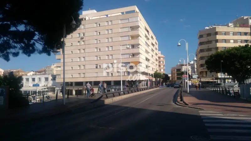 Piso Moderno en Grao Gandia con Terraza y Vistas al Mar